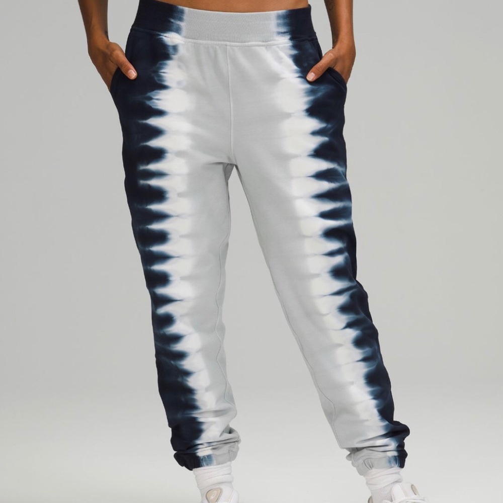 LA Extreme Low Rise Jogger in size 2
